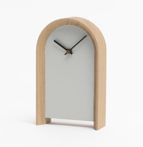 horloge à poser Arc bois clair naturel et gris cheverny